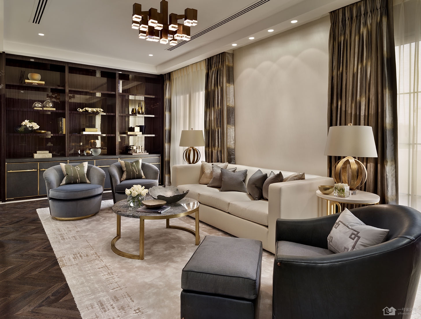 Cu siguranță, amenajarea unui living clasic necesită atenție la detalii și o abordare rafinată pentru a obține un aspect elegant și confortabil. Într-o sufragerie clasică, se îmbină elementele de design tradiționale cu accente moderne, creând un spațiu sofisticat și plin de farmec.