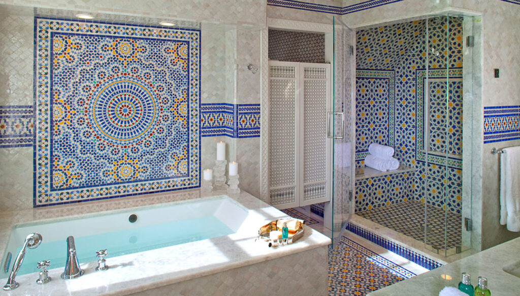 Arta mozaicului este diversă și perfectă pentru amenajări de interior, cât și pentru cele de exterior, adăugând farmec și eleganță.