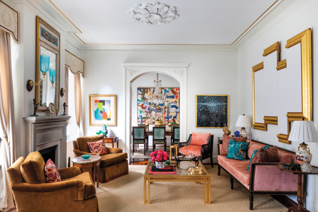 Într-o lume în care minimalismul și stilurile contemporane domină adesea peisajul designului interior, există un adevărat farmec în a adopta o abordare eclectică, care îmbrățișează istoria și caracterul. Un exemplu elocvent al acestui echilibru între tradiție și inovație este decorul englezesc de țară, care înflorește prin combinația atentă a elementelor clasice cu note contemporane, și rezultă eleganța rustică.