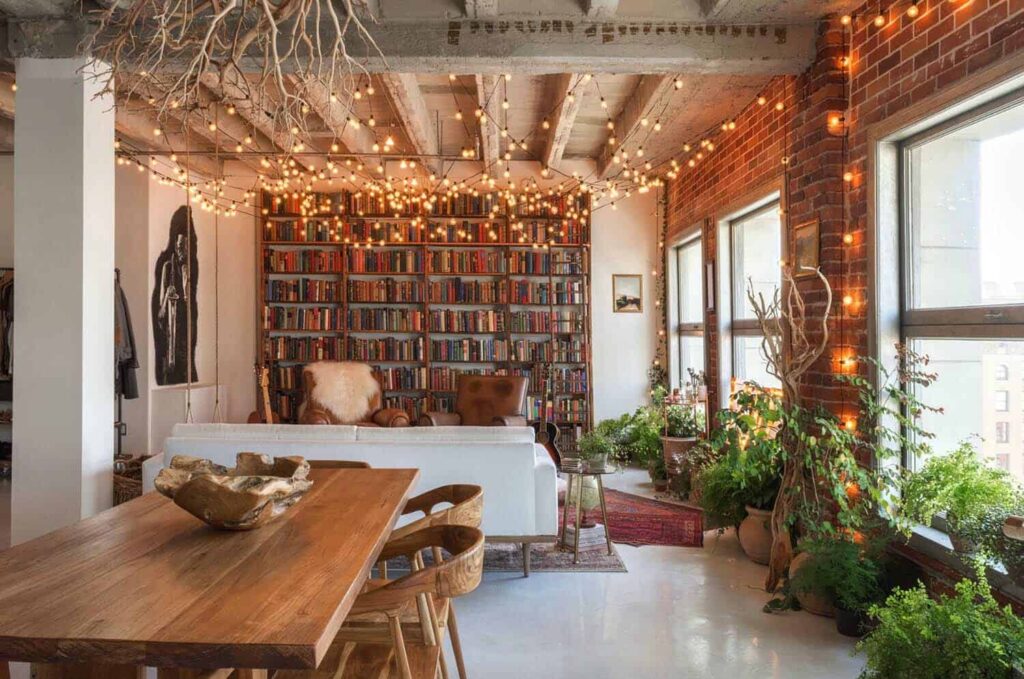Spațiile moderne loft sunt spații fascinante și versatile care combină elementele industriale cu designul contemporan, creând un stil de viață urban și sofisticat. Dacă ai un loft modern și vrei să îl amenajezi într-un mod creativ și functional, noi îți prezentăm câteva idei interesante de design interior care îți vor transforma loftul într-un spațiu cu adevărat spectaculos.