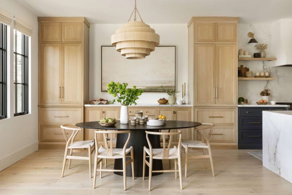Stilul nordic de amenajare interioara este cunoscut pentru simplitatea sa, designul minimalist și utilizarea culorilor naturale. Acest stil se bazează pe principii precum lumina naturală, confortul și funcționalitatea.