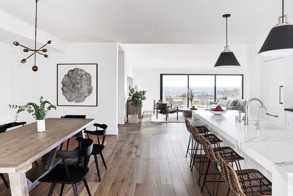 Stilul nordic de amenajare interioara este cunoscut pentru simplitatea sa, designul minimalist și utilizarea culorilor naturale. Acest stil se bazează pe principii precum lumina naturală, confortul și funcționalitatea.