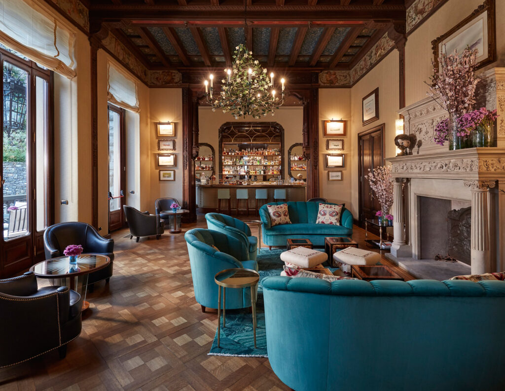 Inspirat de influențele asiatice și arhitectura tradițională, acest stil poate transforma orice spațiu într-un sanctuar de liniște și relaxare.