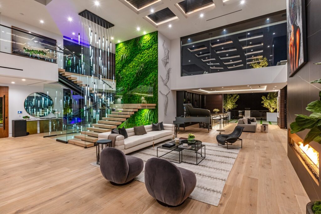 Lumina LED (Light Emitting Diode) este o formă de iluminare bazată pe tehnologia diodelor electroluminiscente. Această tehnologie a câștigat popularitate rapidă datorită unor avantaje semnificative față de sursele de lumină tradiționale.