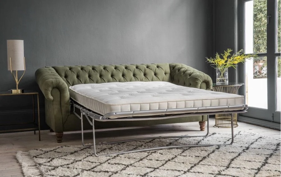 Canapelele extensibile sunt piese de mobilier care pot fi transformate din canapele în paturi sau zone de dormit suplimentare. Ele sunt proiectate să ofere versatilitate și funcționalitate în spații limitate, precum apartamentele mici sau camerele de oaspeți.